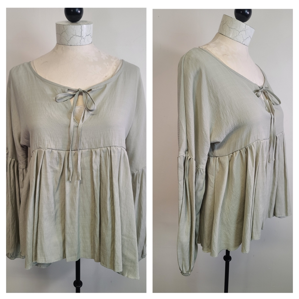 Boho NWOT Mint Soft Flowy Baby Doll Top Keyhole Tie Collar Detail